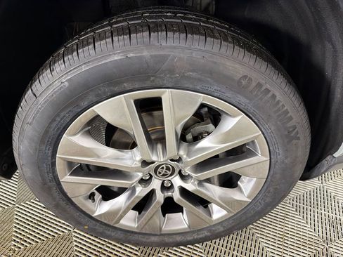 Used 2023 Toyota RAV4 XLE Premium image 13