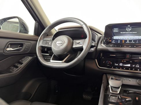 Used 2023 Nissan Rogue SL w/ SL Premium Package FWD image 15