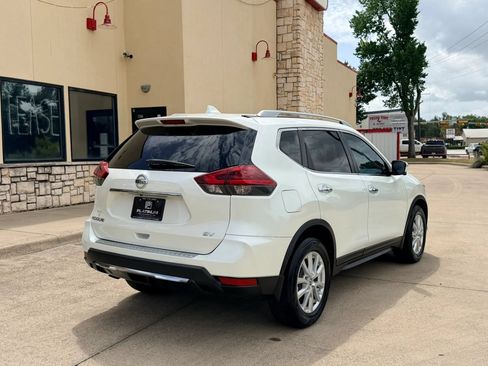 Used 2018 Nissan Rogue SV w/ Premium Package FWD image 5
