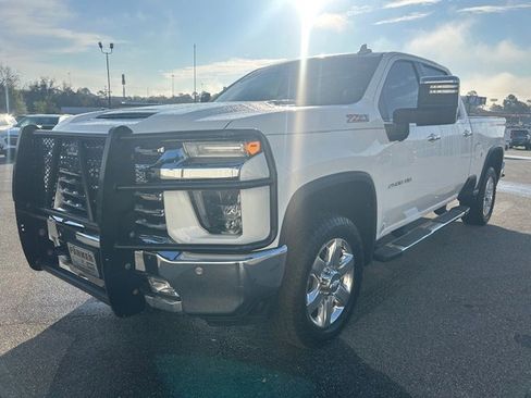 Used 2020 Chevrolet Silverado 2500 LTZ w/ LTZ Premium Package image 3