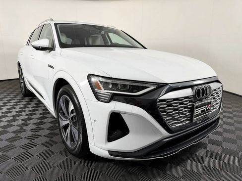Used 2024 Audi Q8 e-tron Premium Plus w/ Premium Plus Package AWD/4WD image 5