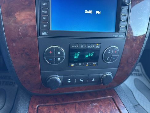 Used 2011 Chevrolet Avalanche LTZ image 32