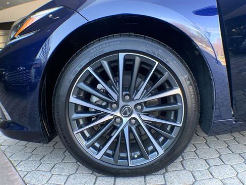 Certified 2025 Lexus ES 350 w/ Premium Package image 10