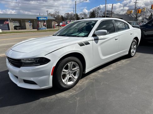 Used 2021 Dodge Charger SXT image 2