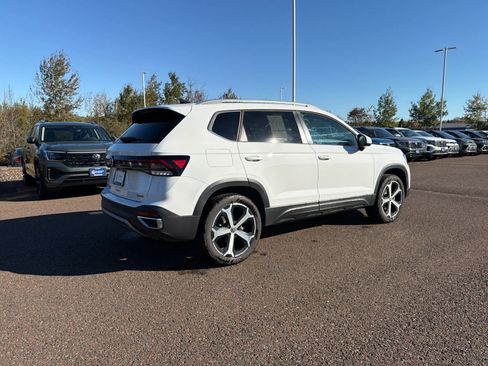 Certified 2025 Volkswagen Taos SEL image 8