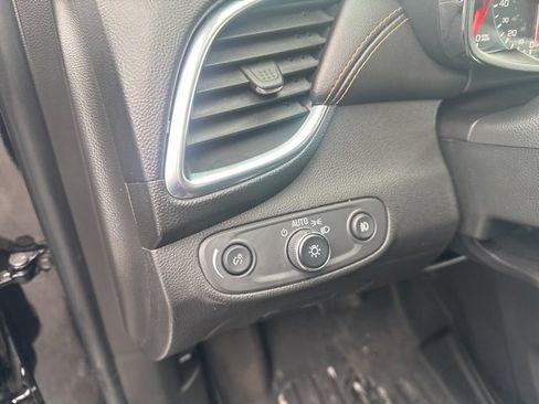 Used 2018 Chevrolet Trax Premier w/ Midnight Edition image 26