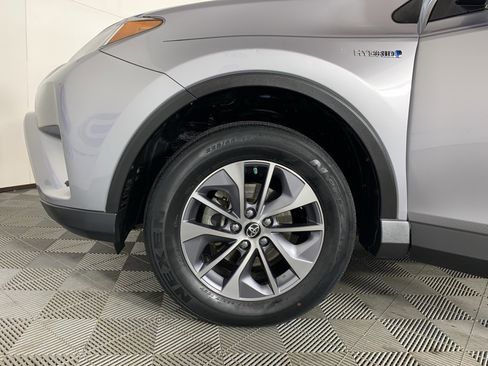 Used 2018 Toyota RAV4 LE image 11