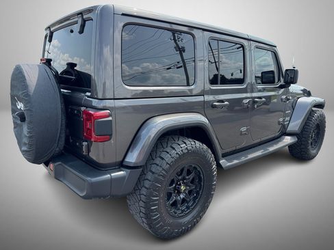 Used 2018 Jeep Wrangler Unlimited Sahara image 3