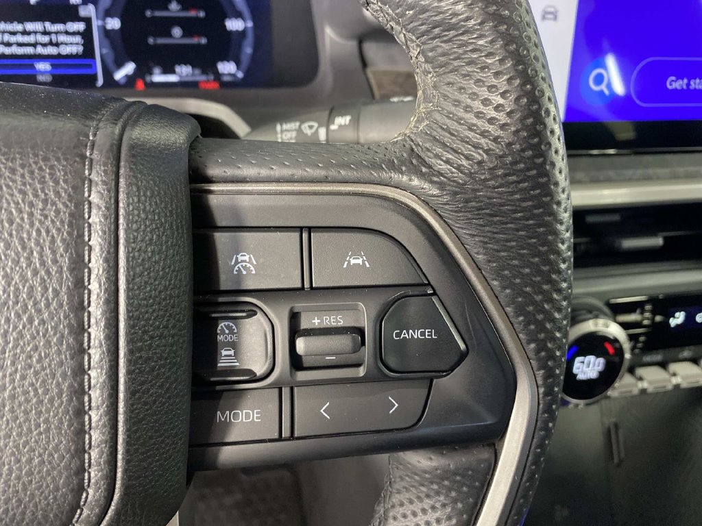 Used 2025 Toyota Tacoma Limited AWD/4WD image 17