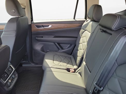 New 2026 Volkswagen Atlas SE image 13
