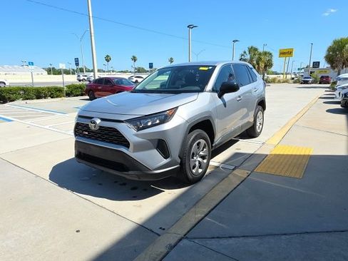Used 2022 Toyota RAV4 LE image 8