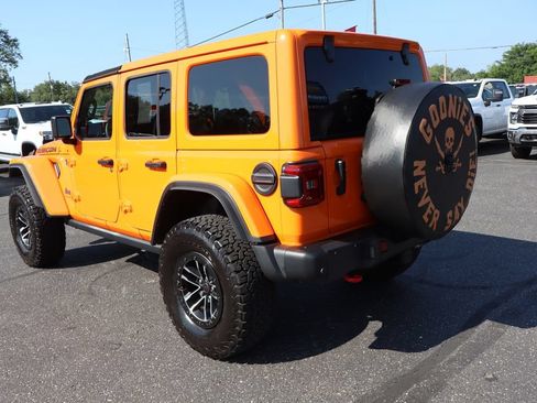 Used 2025 Jeep Wrangler Unlimited Rubicon AWD/4WD image 3