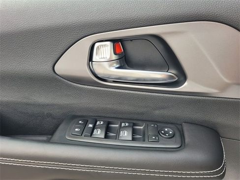 New 2026 Chrysler Voyager LX image 22