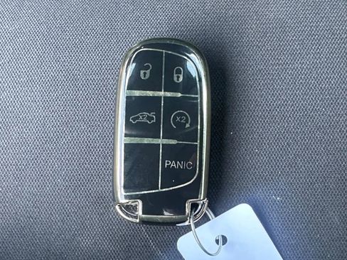 Used 2018 Dodge Challenger SXT w/ Blacktop Package image 33