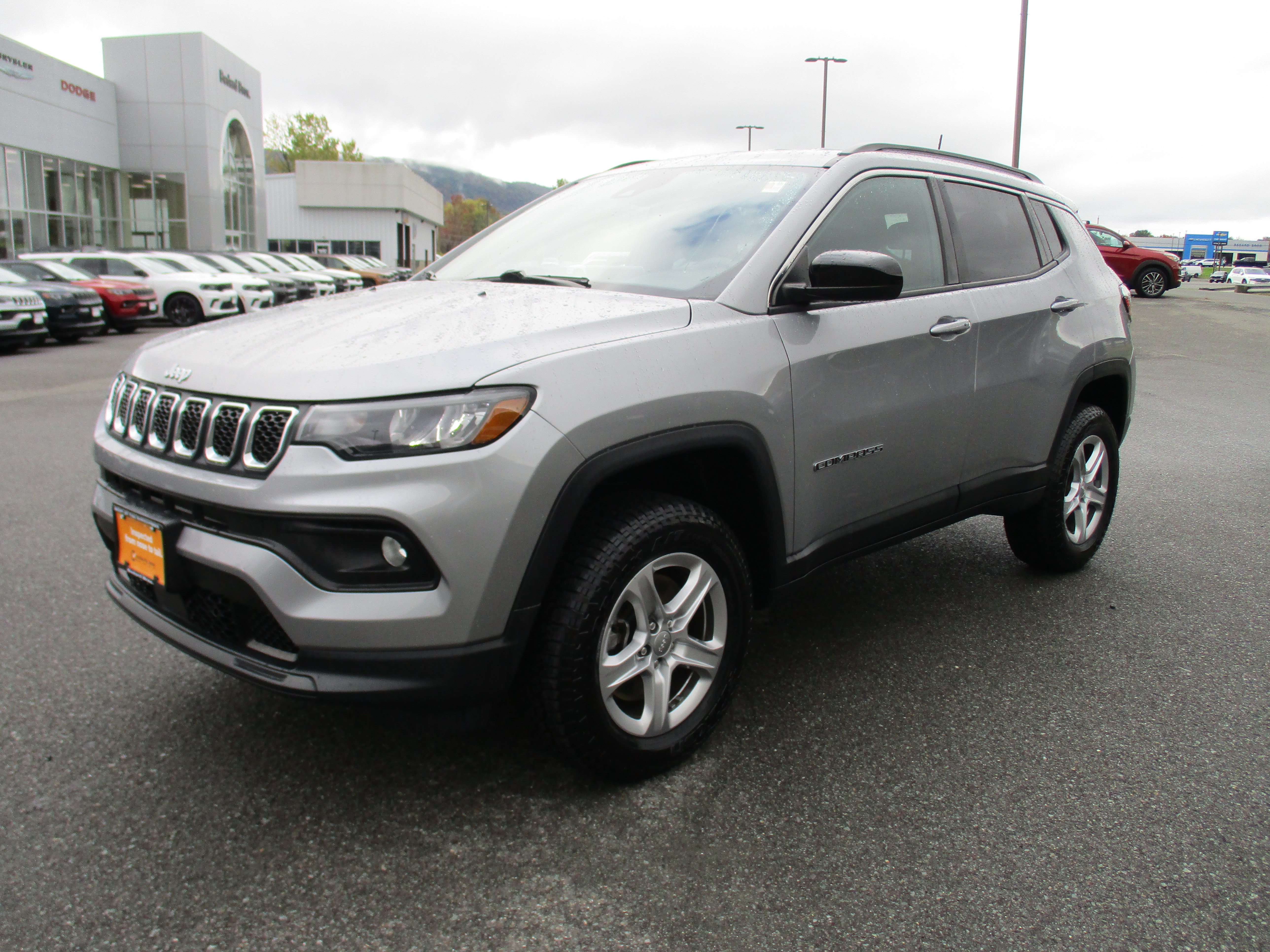 Certified 2023 Jeep Compass Latitude w/ Convenience Group AWD/4WD image 1