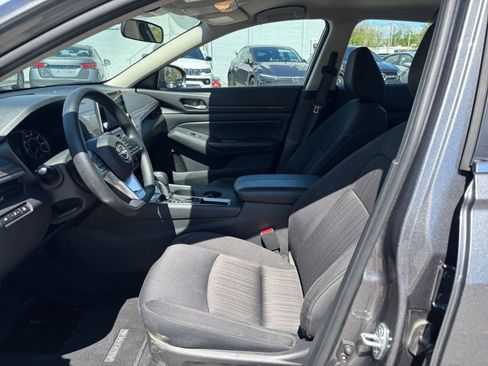 Used 2025 Nissan Altima 2.5 SV image 25