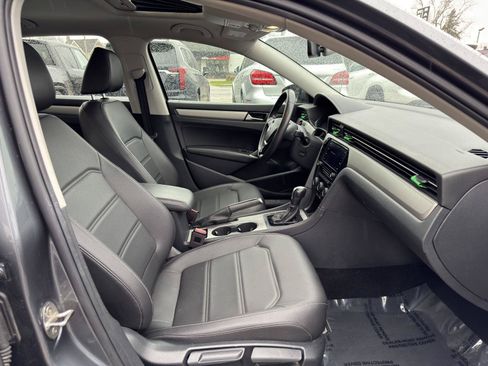 Used 2021 Volkswagen Passat 2.0T SE FWD image 38