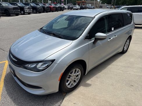 Used 2023 Chrysler Voyager LX FWD image 10