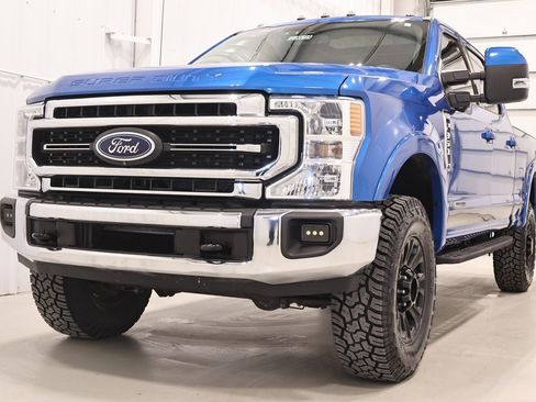 Certified 2020 Ford F350 Lariat w/ Tremor Off-Road Package image 6