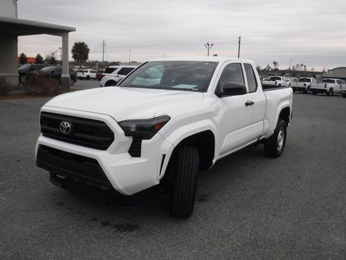 Used 2024 Toyota Tacoma SR image 19