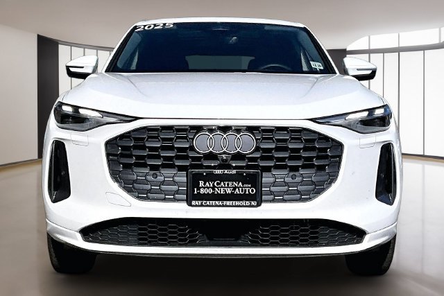 Used 2025 Audi Q5 Premium w/ Convenience Package AWD/4WD image 2