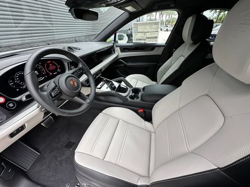 Used 2026 Porsche Cayenne S AWD/4WD image 4
