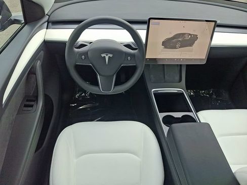Used 2024 Tesla Model Y Long Range AWD/4WD image 11