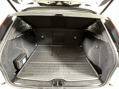 Certified 2024 Volvo XC40 B5 Plus image 22