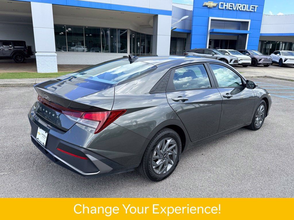 Used 2024 Hyundai Elantra SEL FWD image 20