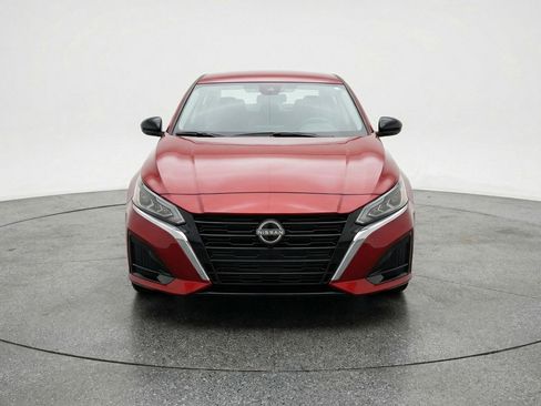 Used 2025 Nissan Altima 2.5 SV FWD image 2
