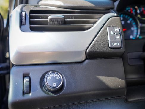 Used 2020 Chevrolet Suburban LT image 14