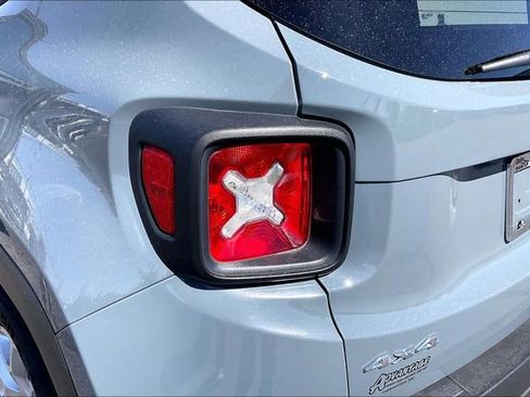 Used 2018 Jeep Renegade Latitude w/ Trailer Tow Group AWD/4WD image 33