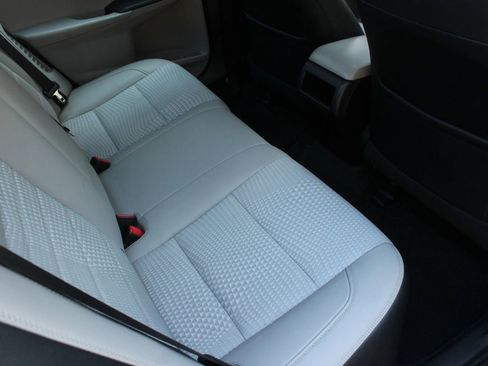 Used 2015 Toyota Camry SE w/ Moonroof Package image 23