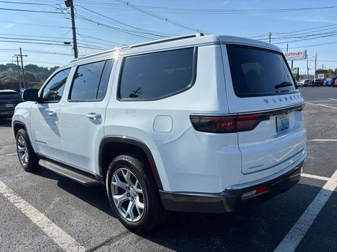 Used 2022 Jeep Wagoneer Series II AWD/4WD image 5