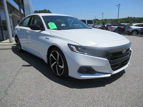 Used 2022 Honda Accord Sport image 3