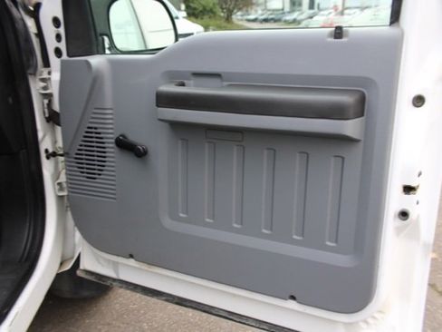 Used 2012 Ford F250 XL w/ Skid Plate Pkg image 29