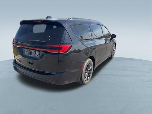 Used 2021 Chrysler Pacifica Touring w/ S Appearance Package FWD image 9
