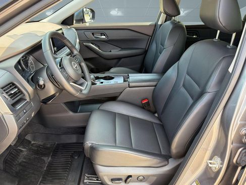 Used 2023 Nissan Rogue SV w/ SV Premium B Package FWD image 5