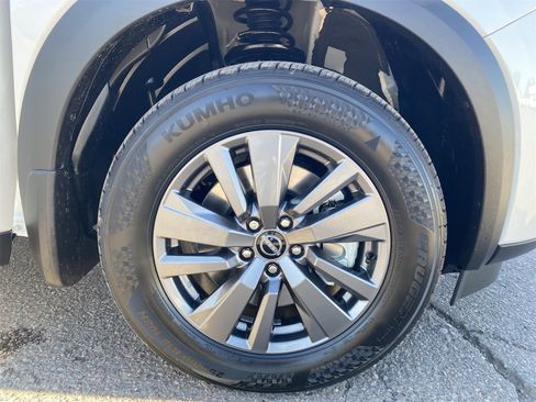 New 2025 Nissan Pathfinder SV w/ Black Appearance Package image 10