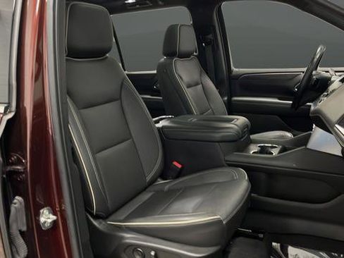Used 2022 GMC Yukon XL SLT w/ SLT Premium Package AWD/4WD image 25