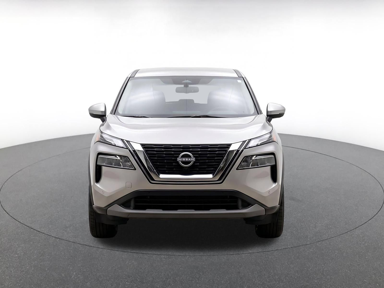 Used 2025 Nissan Rogue SV AWD/4WD image 2