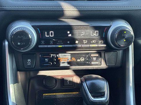 Used 2020 Toyota RAV4 Limited AWD/4WD image 17