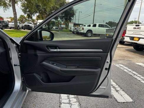 Used 2019 Nissan Altima 2.5 SV FWD image 13