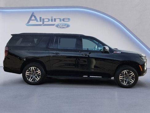 Used 2025 Chevrolet Suburban Z71 image 6