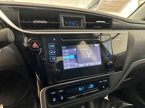 Used 2017 Toyota Corolla SE w/ Carpet Mat Package (TMS) FWD image 12