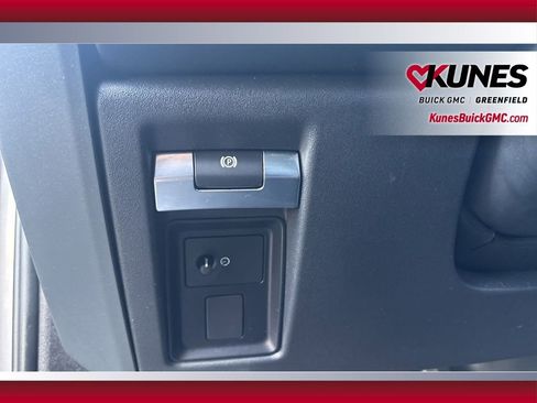 Used 2024 Land Rover Defender 130 X-Dynamic SE image 23