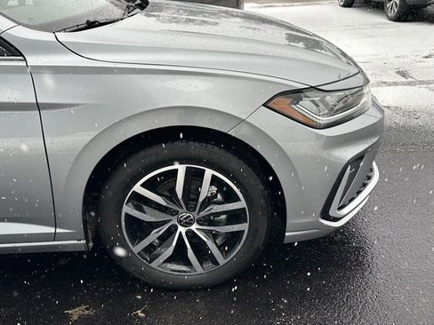 Certified 2025 Volkswagen Jetta SE image 7