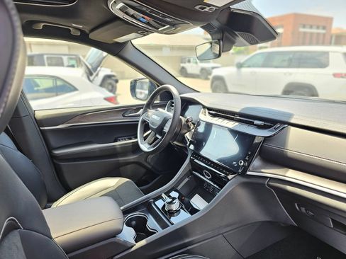 New 2026 Jeep Grand Cherokee L 4WD image 25