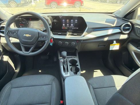 New 2026 Chevrolet Trax LS w/ LS Convenience Package FWD image 12