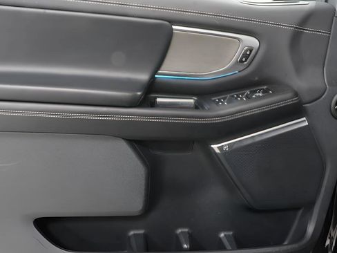 Used 2025 Ford Expedition Platinum image 25